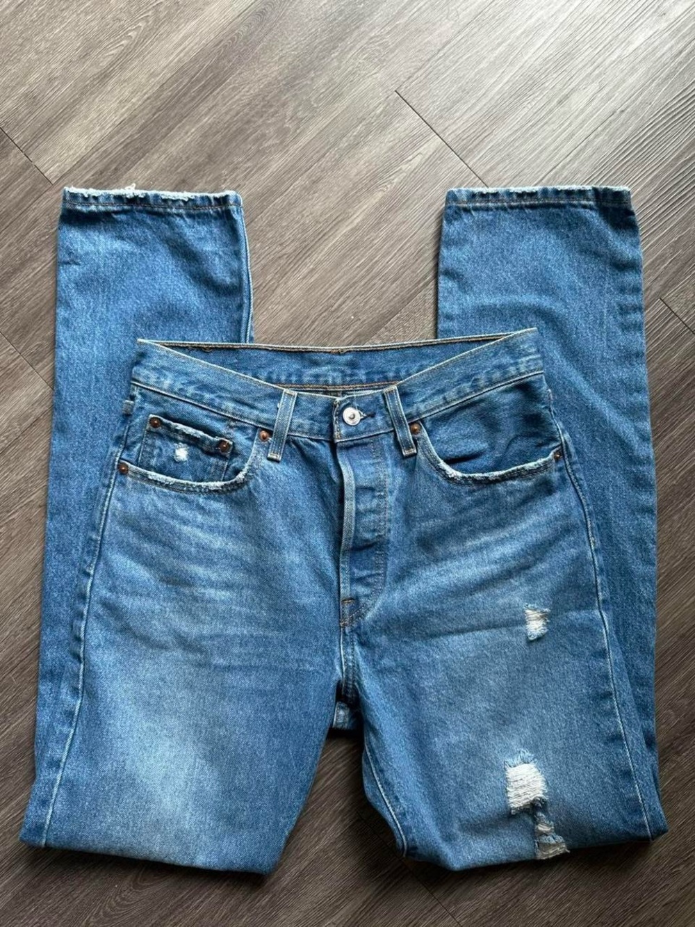 Levi’s 501 Original Distressed Straight Leg Jeans – Medium Wash 